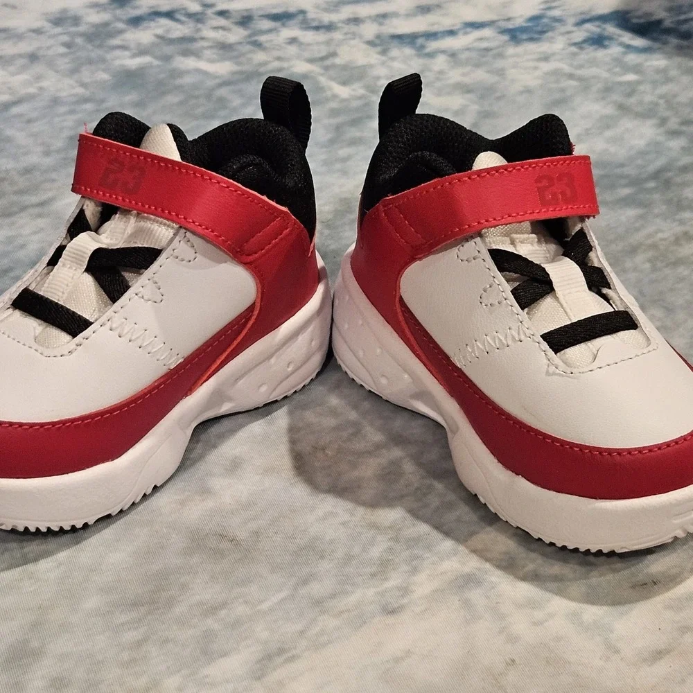 Nike Jordan Max Aura 3 White Red Black Toddler Sneakers Shoes‎ Size 5C